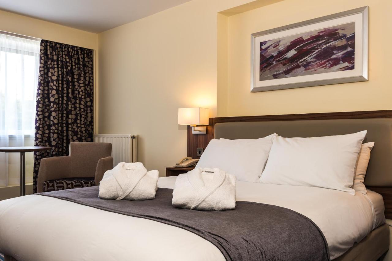 Holiday Inn Colchester By Ihg Exterior photo
