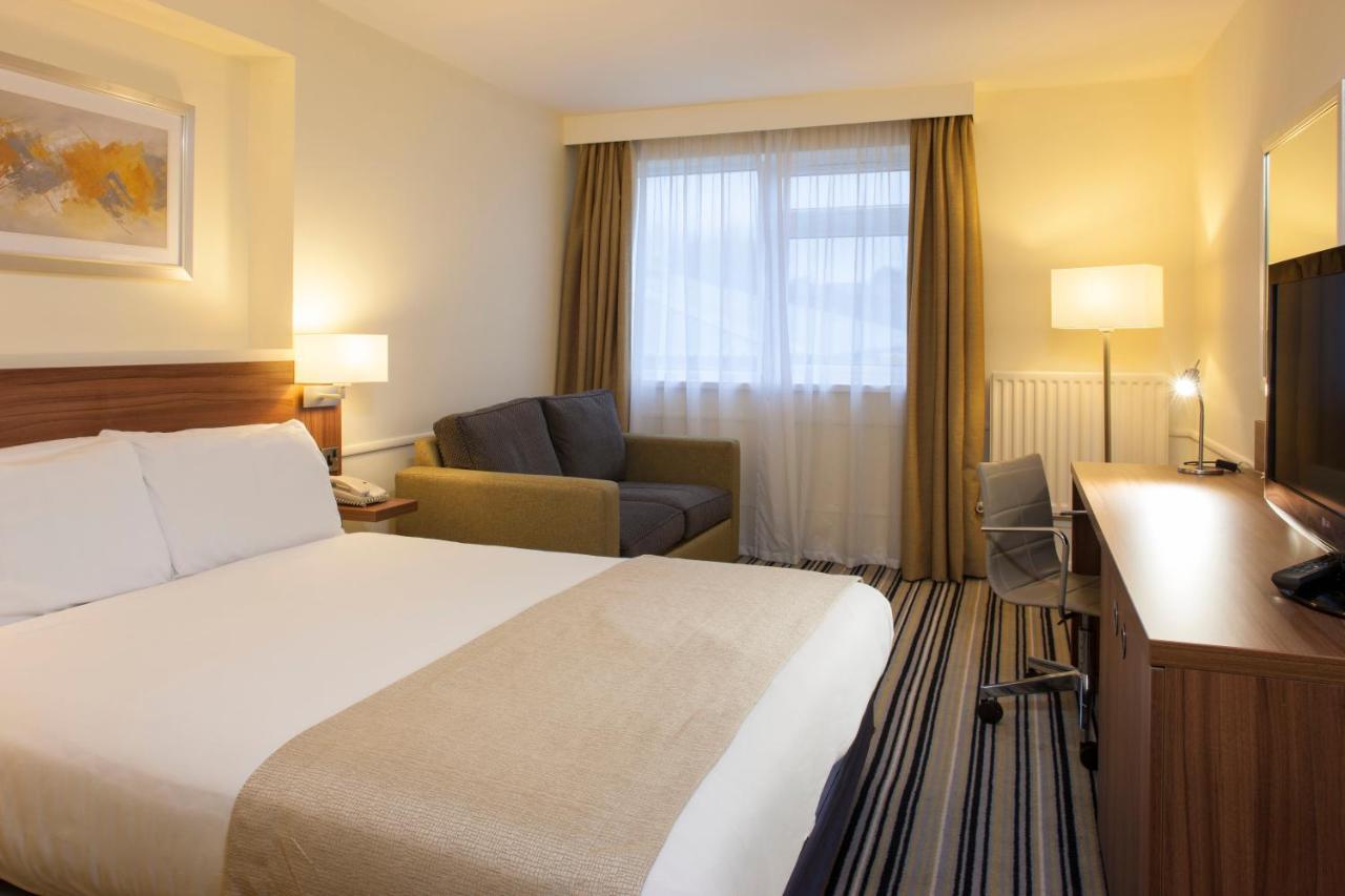 Holiday Inn Colchester By Ihg Exterior photo