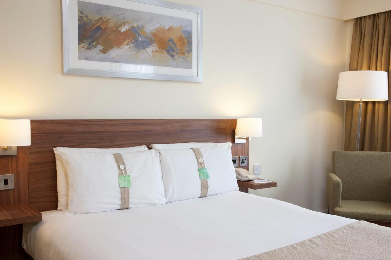 Holiday Inn Colchester By Ihg Exterior photo
