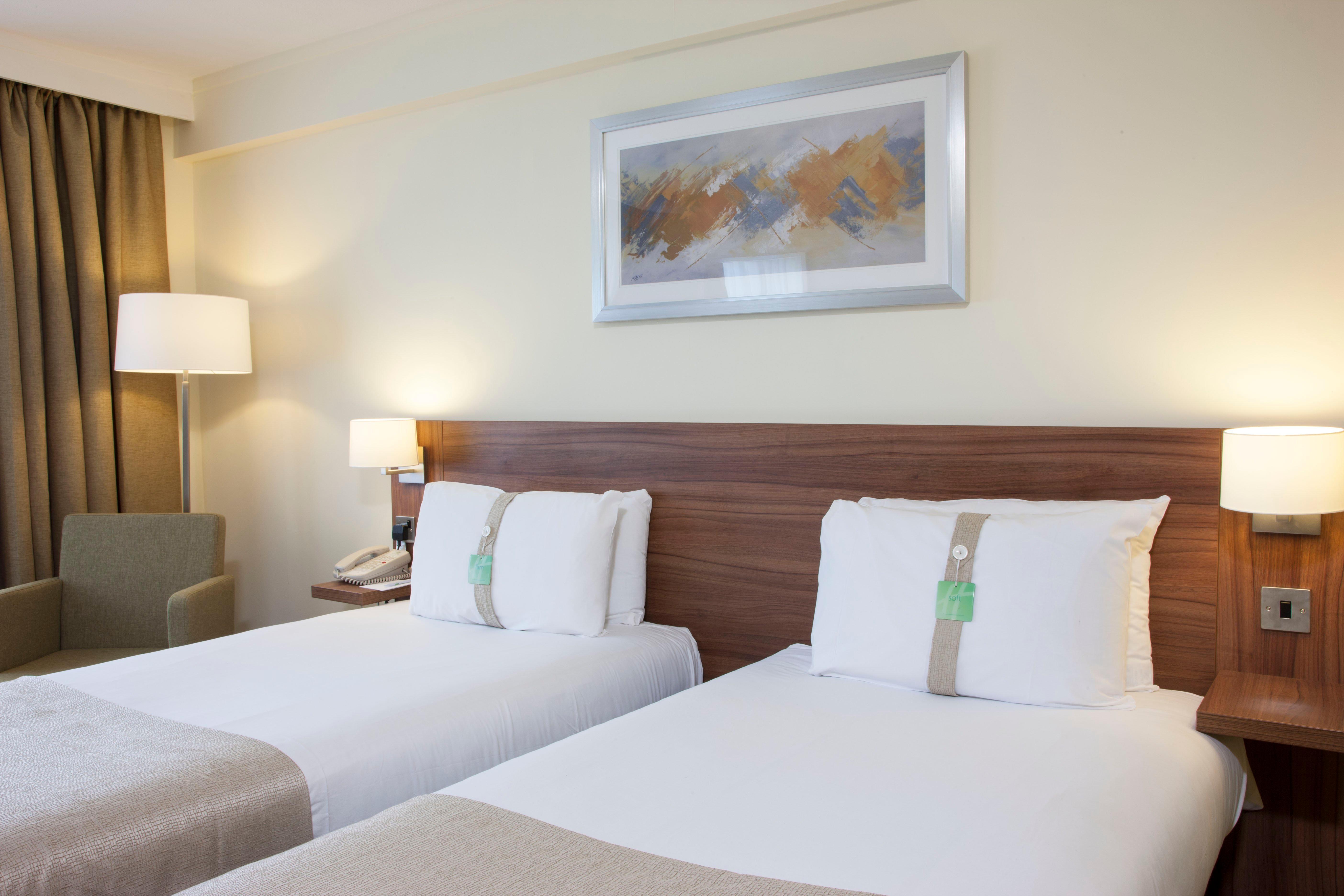 Holiday Inn Colchester By Ihg Exterior photo