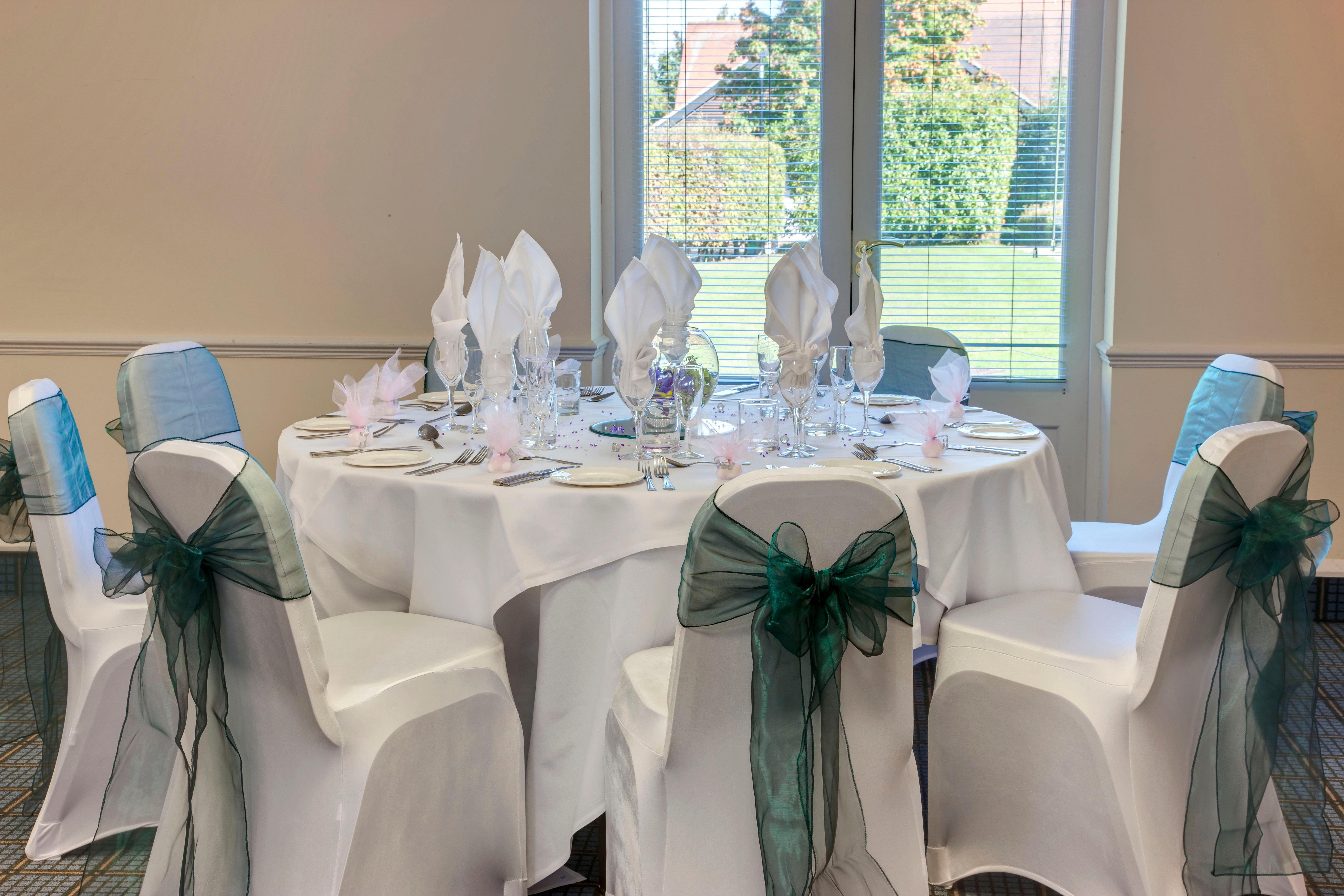 Holiday Inn Colchester By Ihg Exterior photo