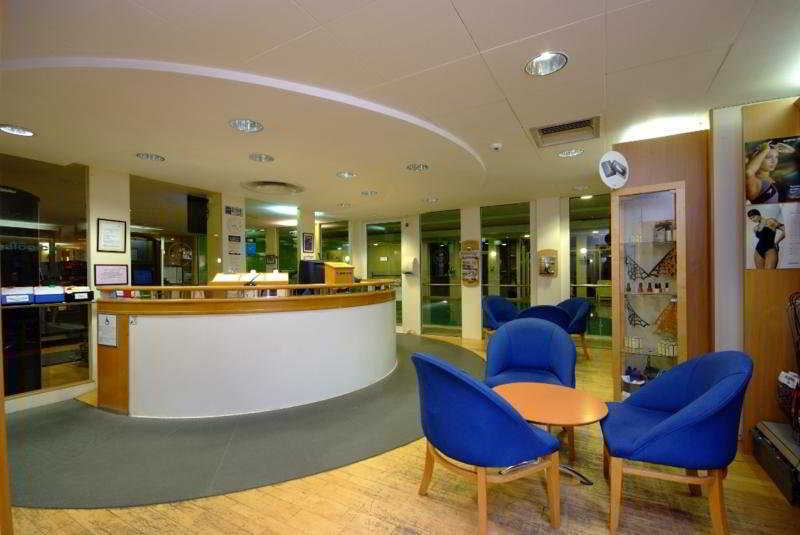 Holiday Inn Colchester By Ihg Exterior photo